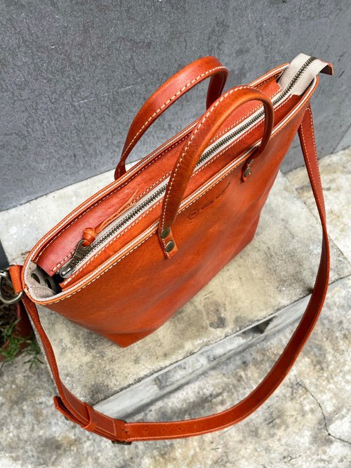 Crossbody tote bag/handbag Color: Caramel vegetable tanned cow leather -  Shop totally-handmade Messenger Bags & Sling Bags - Pinkoi