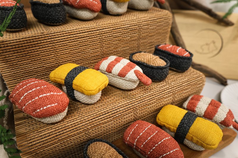 鮭魚軍艦 Salmon gunkan 手作 貓玩具 吊飾 家飾 兒童玩具 日料 - 貓/狗玩具 - 其他材質 多色