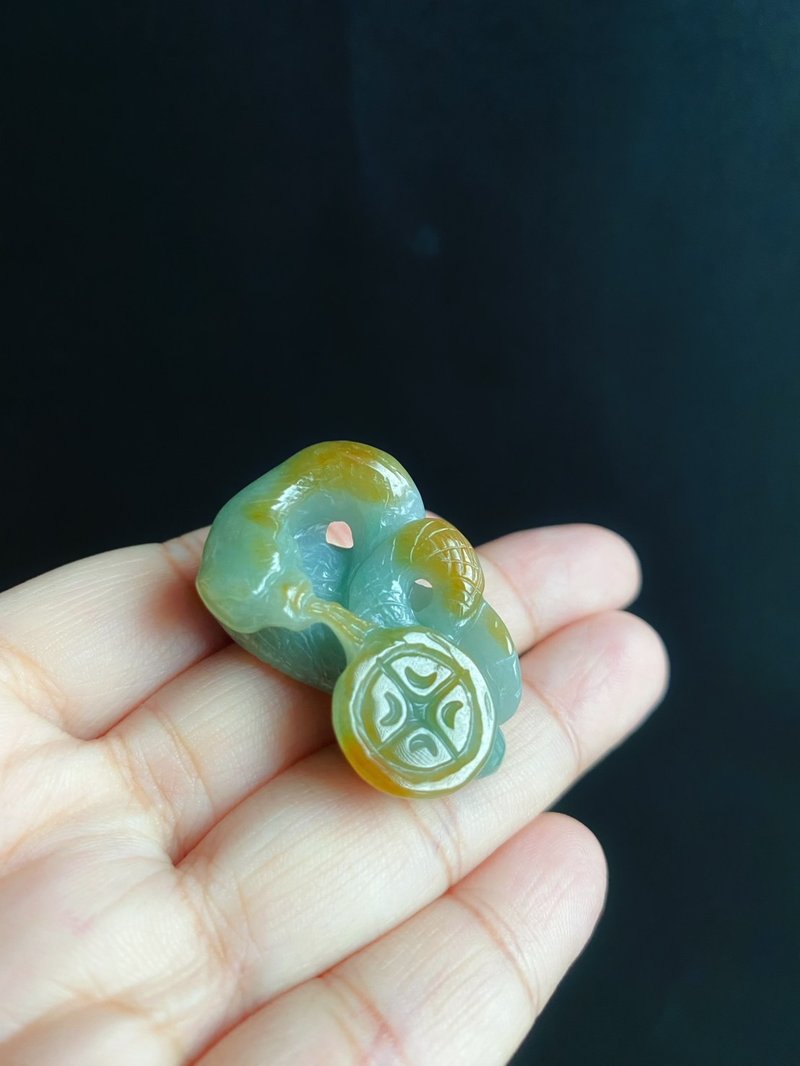 天然瓜地馬拉翡翠 蛇 升官發財 頭腦靈活 手工雕 小擺件 項鍊 - 吊飾/掛飾 - 玉石 綠色