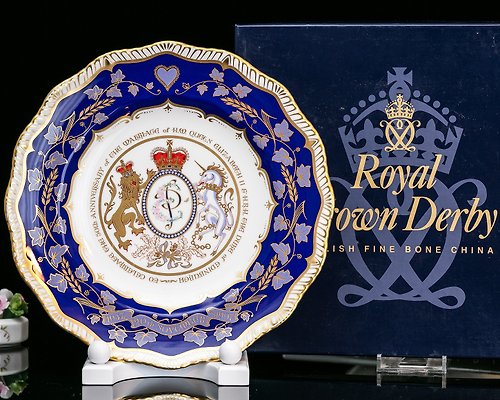 擎上閣裝飾藝術 皇室尊享Royal Crown Derby女王1997年生日紀念限量骨瓷裝飾盤