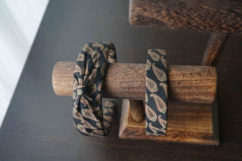 Handmade Headband Repurposed from Vintage Ties - CHANEL - Paisley Jacquard - Black - ที่คาดผม - ผ้าไหม สีดำ
