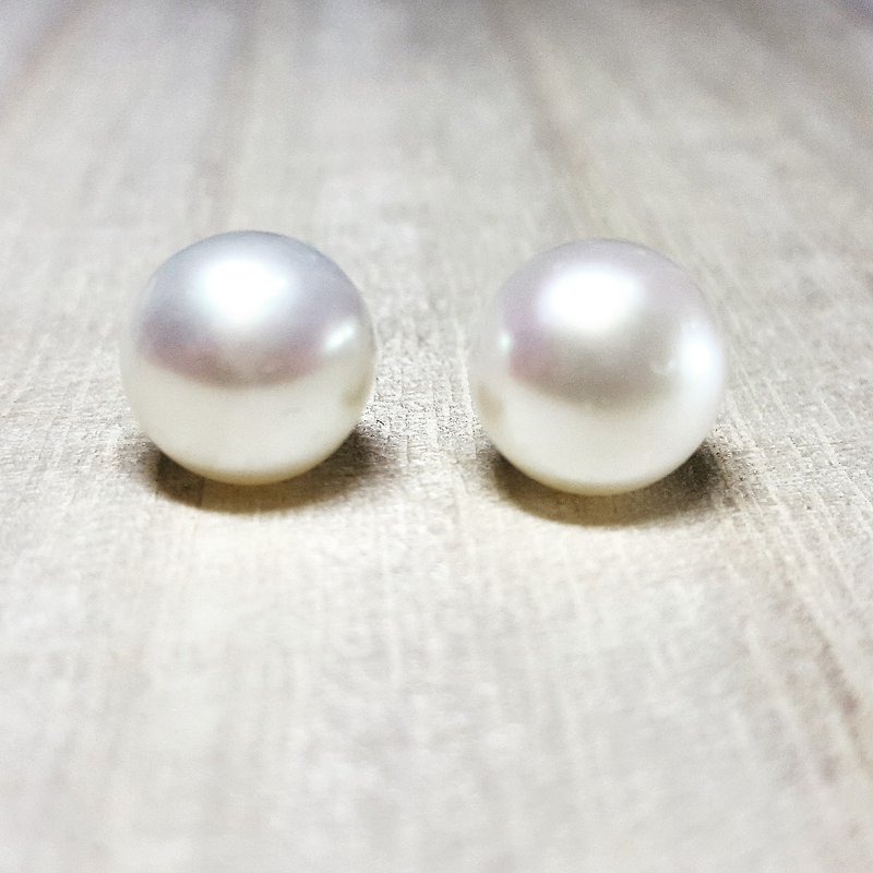 Lake Paradise:Earrings of White Freshwater Pearls 10~10.5mm, cupcake/bread shape - Earrings & Clip-ons - Pearl White