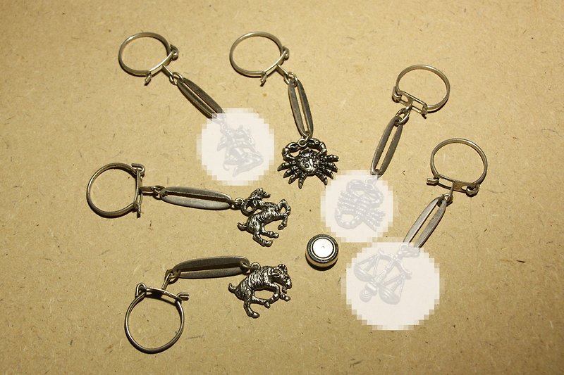 Purchased from an antique key ring in the middle of the 20th century in the Netherlands, there are only three constellations Cancer, Goat, Capricorn - Keychains - Other Metals Silver