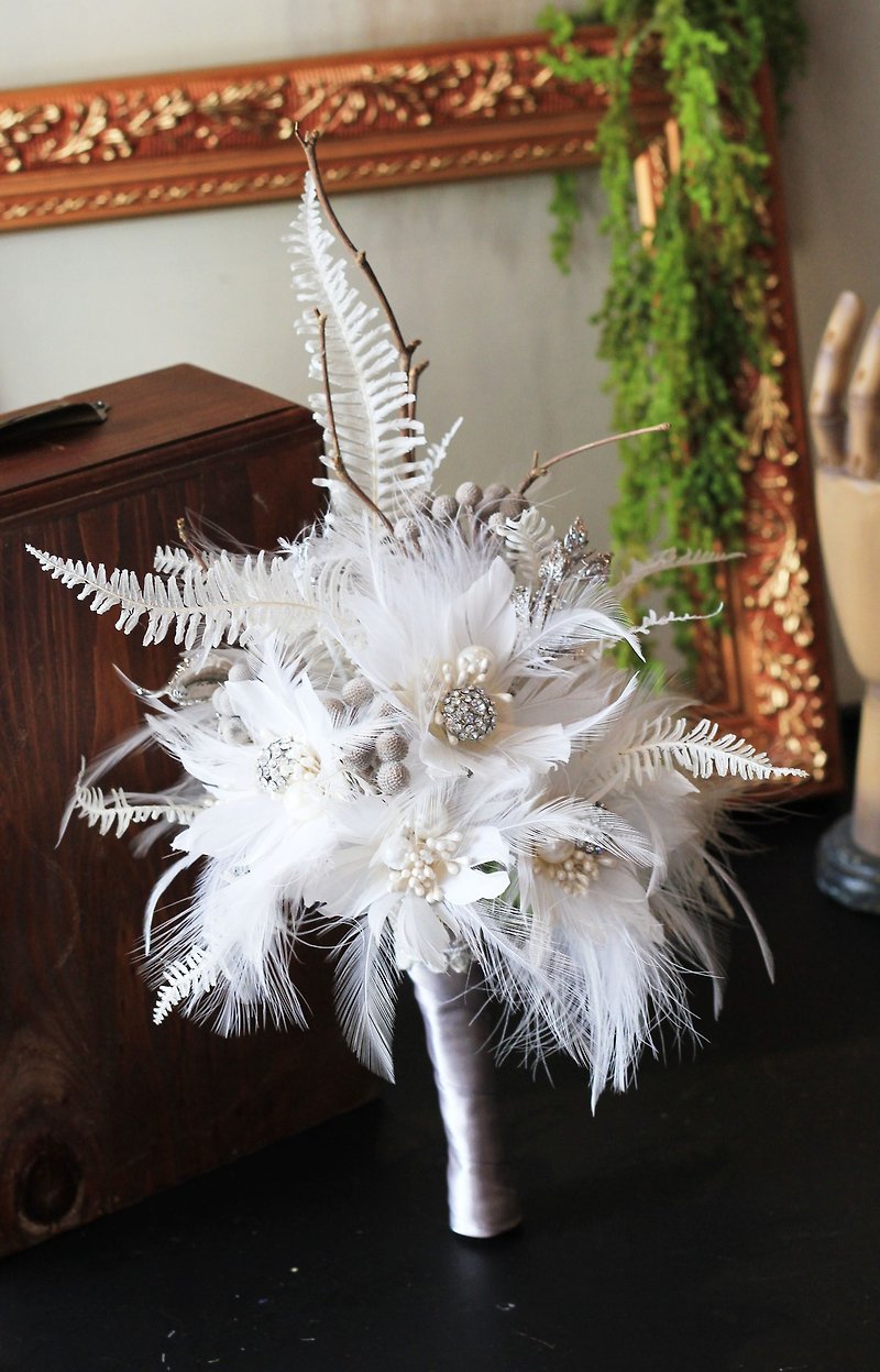 Jewelry Bouquet [Multi-Media Series] Feather Flower and Japanese Osmunda - ตกแต่งต้นไม้ - กระดาษ ขาว