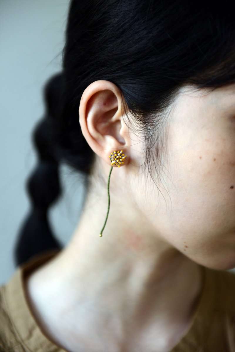 Bailu wild chrysanthemum earrings - ต่างหู - หนังแท้ 