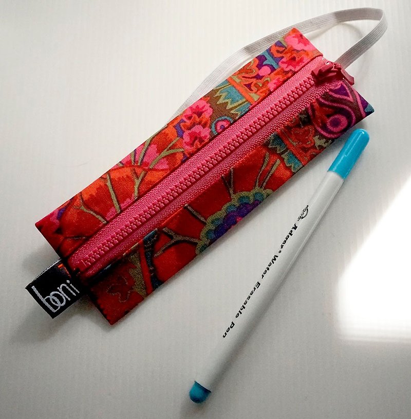 Red printed pattern pencil case storage bag - กล่องดินสอ/ถุงดินสอ - ผ้าฝ้าย/ผ้าลินิน สีแดง