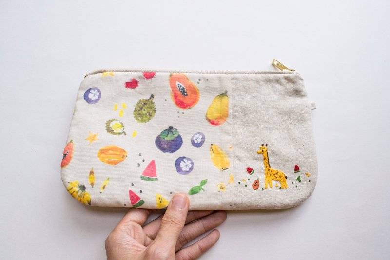 長頸鹿 Giraffe Embroidered Zip Pouch - Tropical Fruit Print - 其他 - 棉．麻 多色