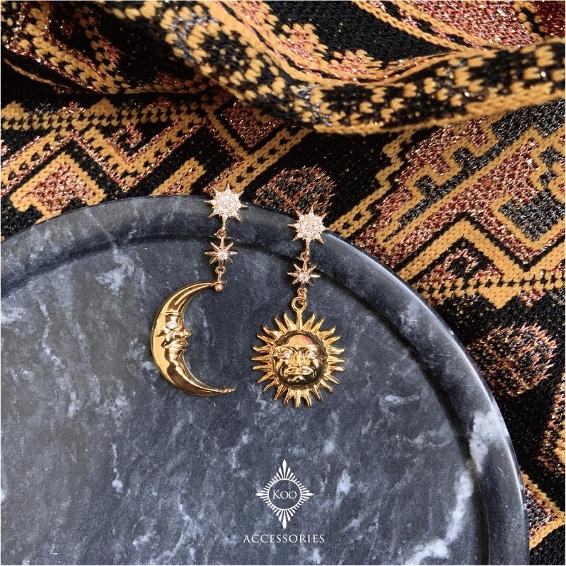 Day and Night Carriage Sun and Moon Asymmetric Stud Earrings - ต่างหู - ทองแดงทองเหลือง 