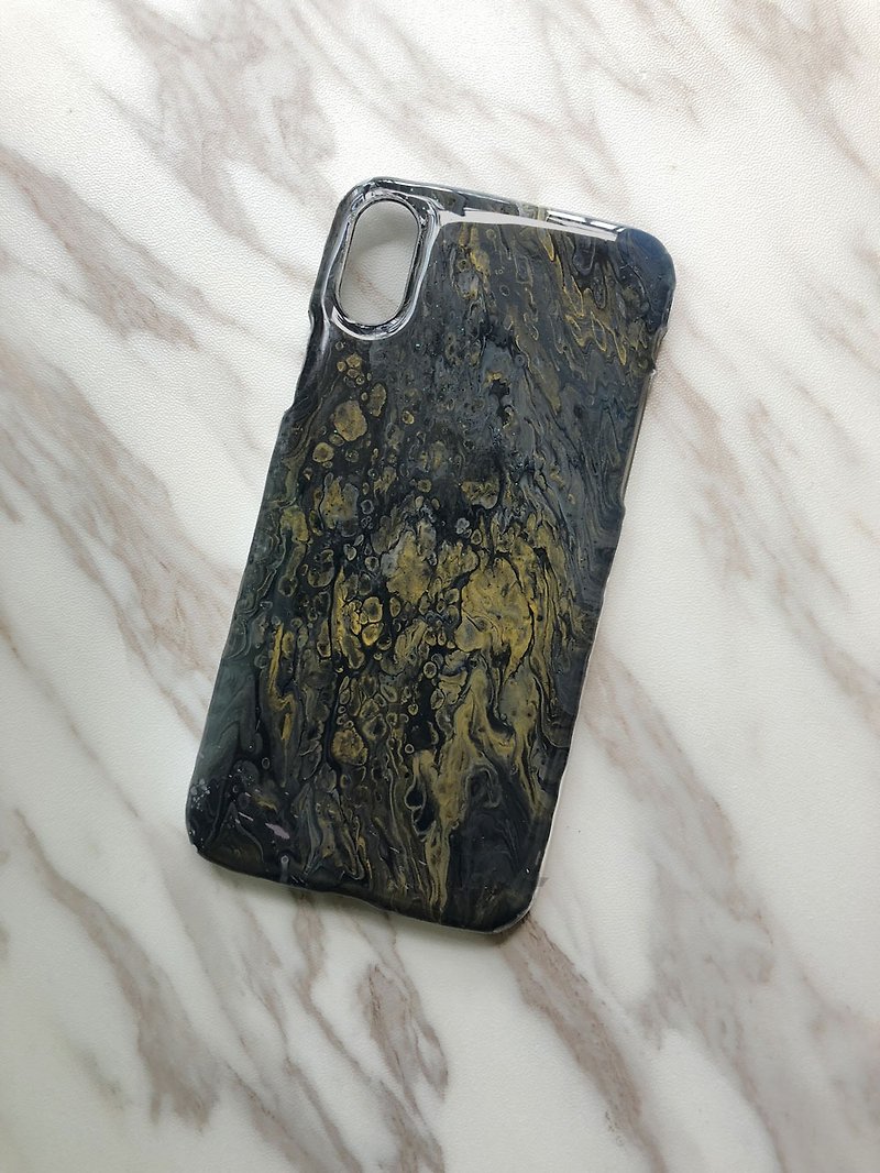 OOAK hand-painted phone case, only one available, Handmade marble IPhone case - เคส/ซองมือถือ - พลาสติก สีดำ