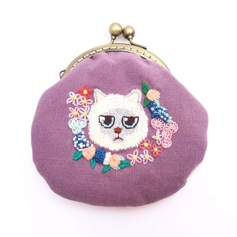 Embroidered cat mouth gold small things bag - กระเป๋าใส่เหรียญ - ผ้าฝ้าย/ผ้าลินิน สีม่วง