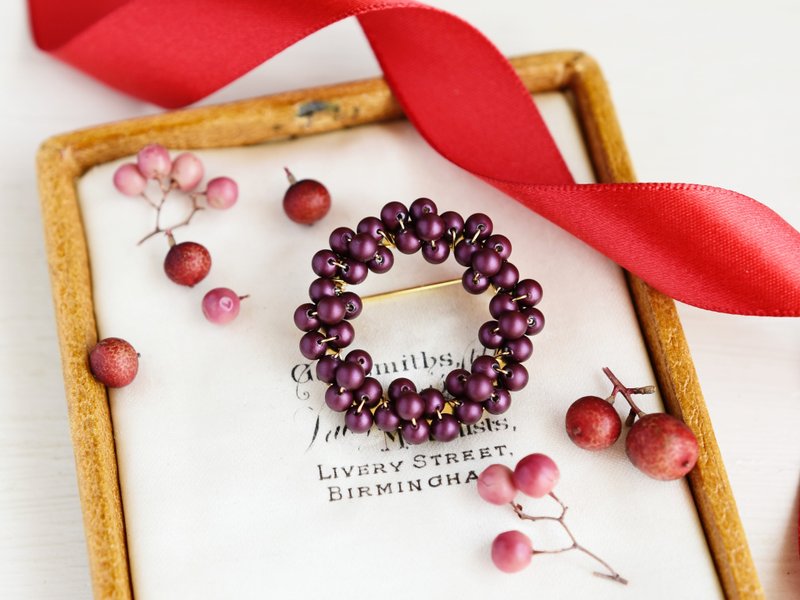 [Brooch, S size] Matte purple nut wreath - Brooches - Pearl Purple