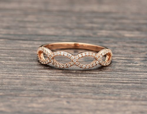 Mika 18K玫瑰金金無限扭紋微密釘鑽石結婚戒指