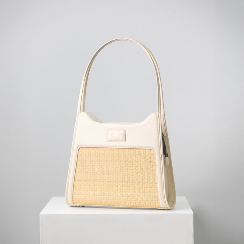 Woven Straw and Genuine Cow Leather Shoulder Bag in Cream Wh - 手提包/手提袋 - 真皮 白色