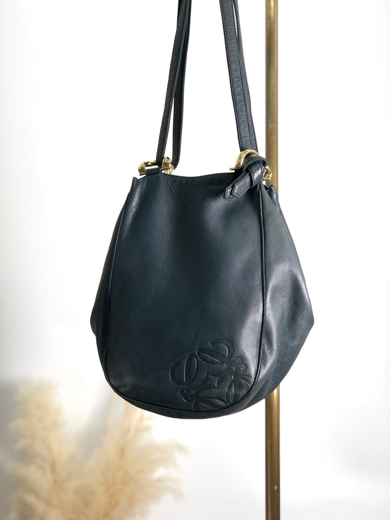 【 日本直送　名牌中古包 】LOEWE ロエベ ショルダーバッグ ブラック アナグラム ナッパレザー vintage ヴィンテージ オールド 2w43tu - 側背包/斜背包 - 真皮 黑色