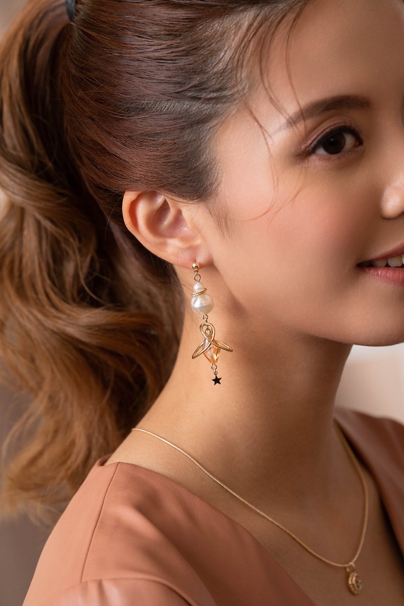 雙圈交叉 玻璃手工珠 浪漫造型耳環 二色可選 - 耳環/耳夾 - 其他材質 多色