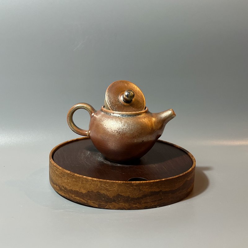 Lucky product offer/ Wood-fired antique gold teapot with fallen ash/ Handmade by Xiao Pingfan - ถ้วย - ดินเผา 