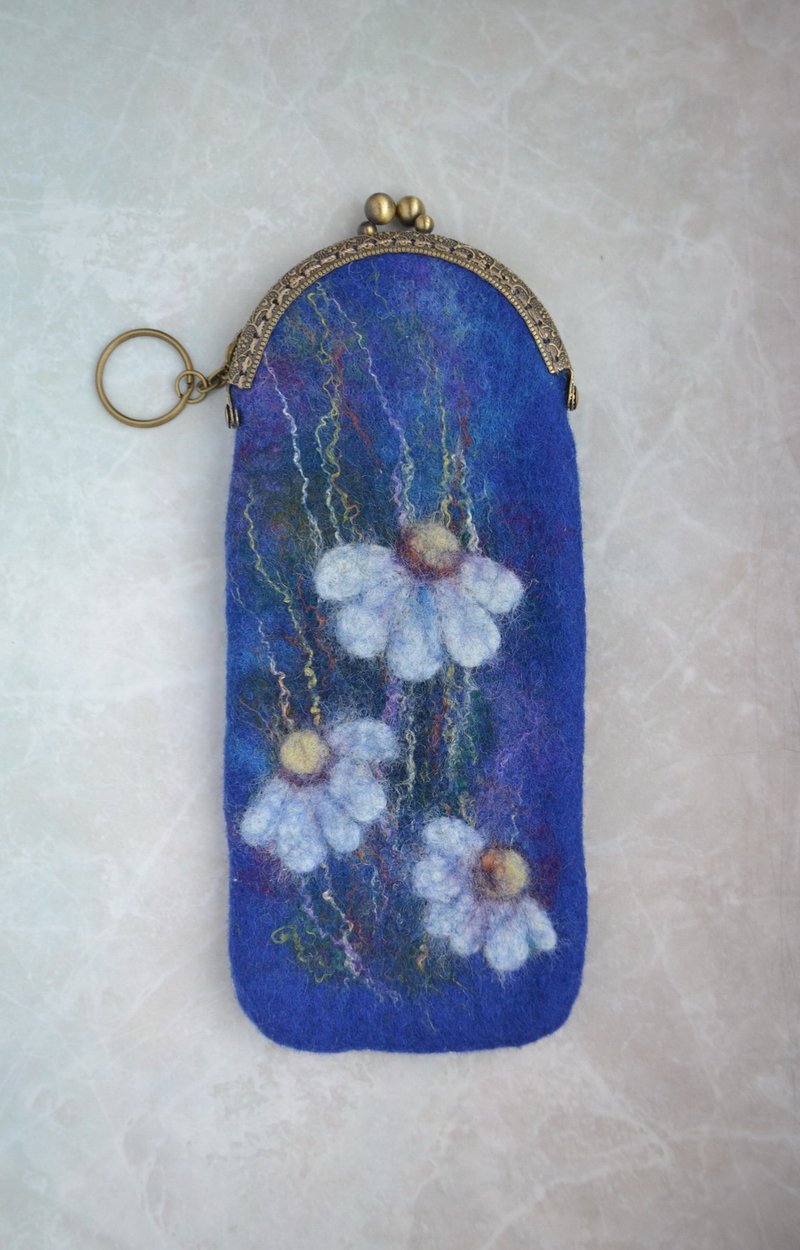 Blue glasses case with flowers for women Felt girls pen case Makeup case 可愛的眼鏡盒 - Eyeglass Cases & Cleaning Cloths - Wool Blue