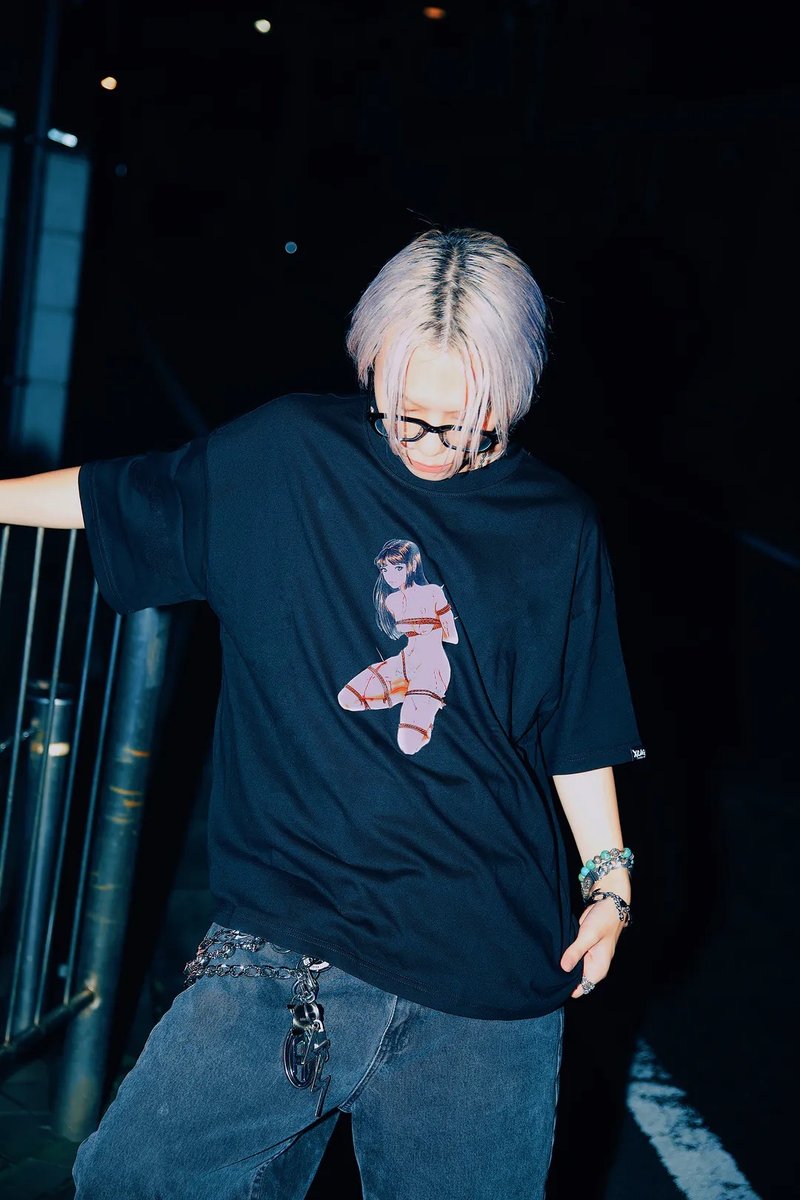 女孩 短T-shirt 黑 - 女 T 恤 - 棉．麻 黑色