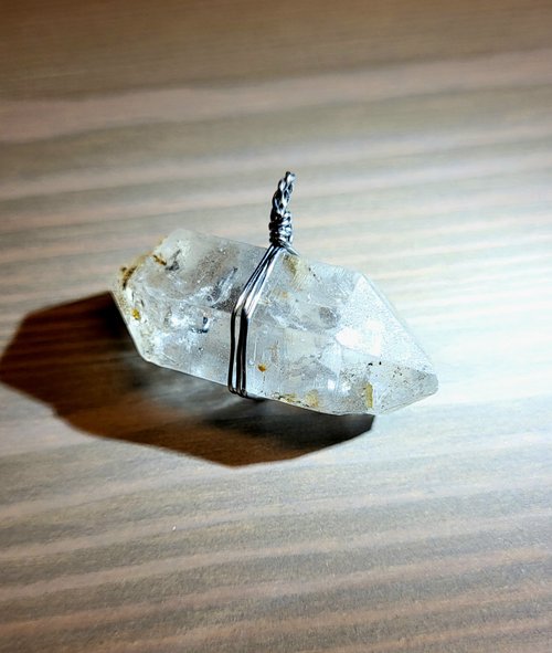 嵐森林水晶工作室 •水晶燈• 極簡 繞線天然骸骨×雙尖水晶 閃靈水晶原礦吊墜