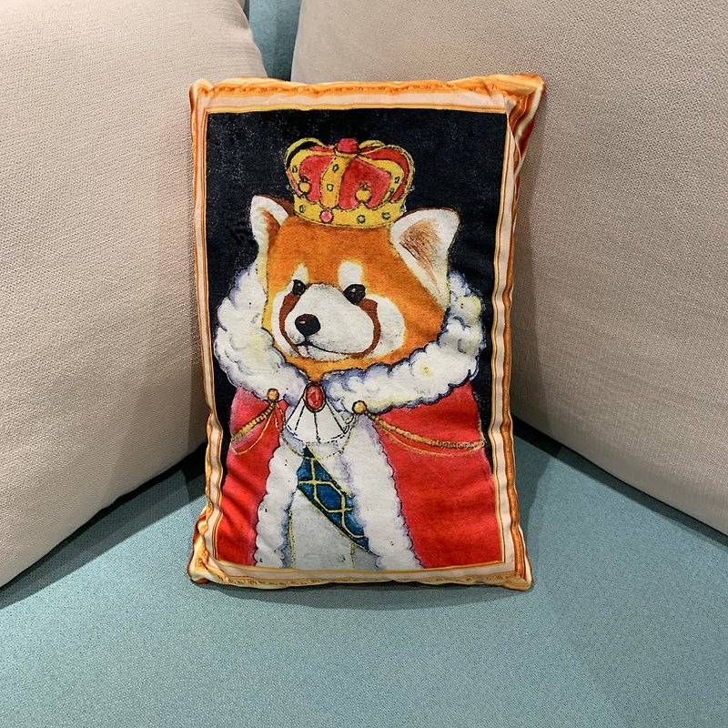 Red Panda Live like a king cushion - หมอน - เส้นใยสังเคราะห์ หลากหลายสี