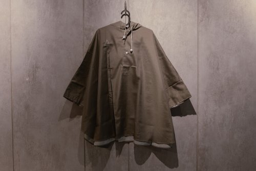 雜學校Za share DARE TO BE 輕量摺疊收納半身斗篷雨衣 軍綠款