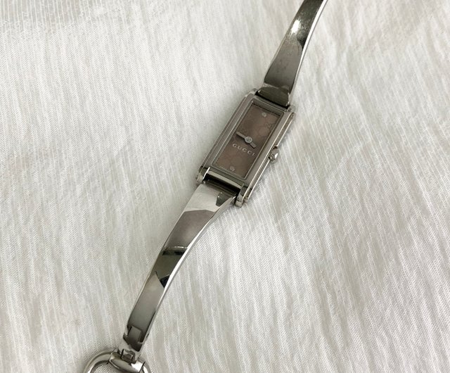 GUCCI ウェブリボン ブローチ（ブルー＆レッド） 未使用 GUCCI ウェブリボン ブローチ（ブルー＆レッド） 未使用 - メルカリ