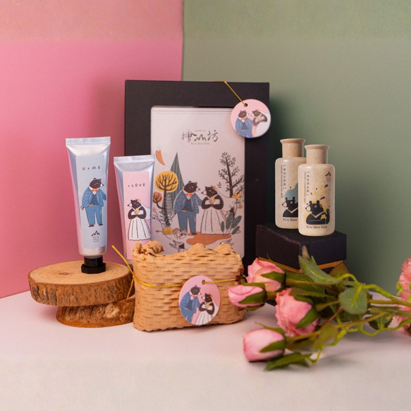 [1314 Everlasting Love Gift Box] Couple’s Gift, Wedding Gift Writing Card, Wooden Tone Shower Gift - Body Wash - Essential Oils 