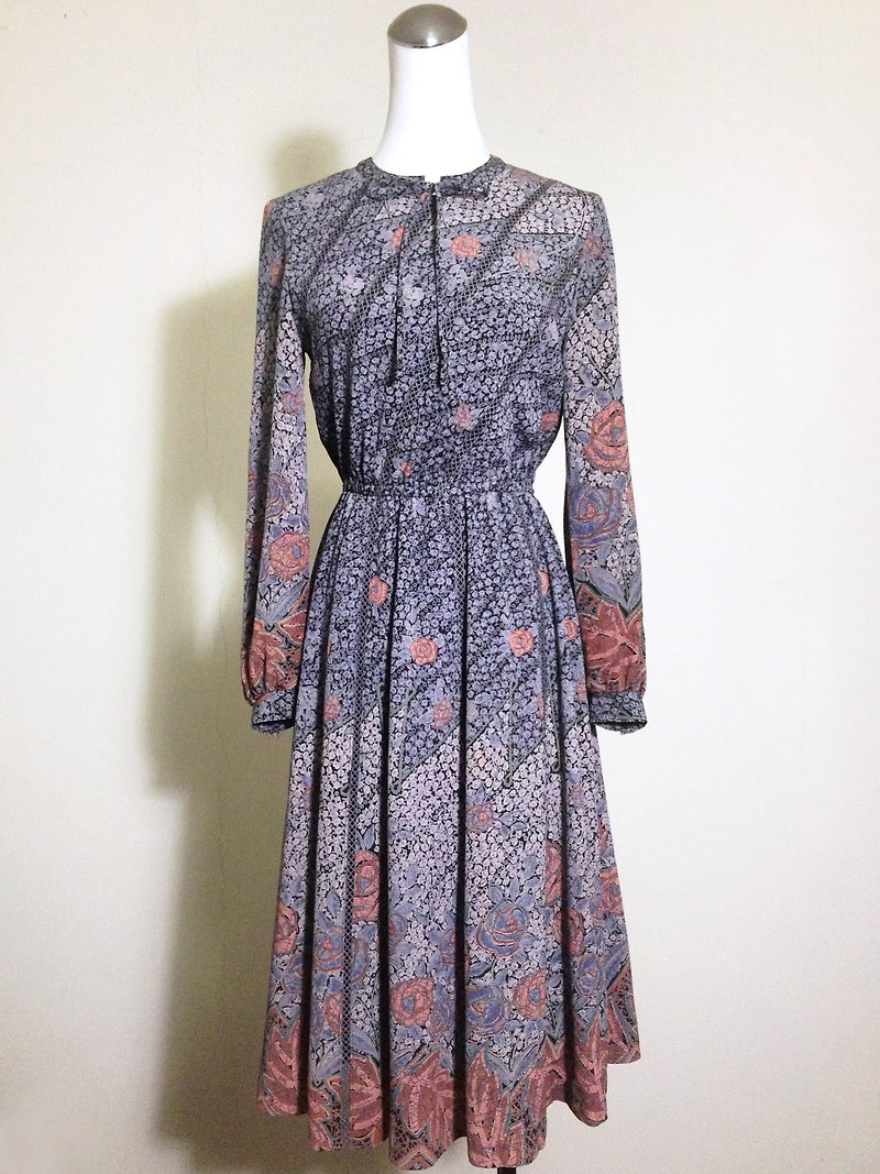 When vintage [antique dress / flower design antique empty thread dress] abroad back vintage long dress VINTAGE - ชุดเดรส - วัสดุอื่นๆ หลากหลายสี