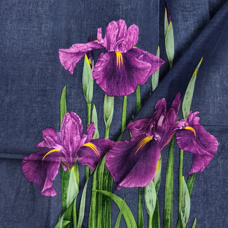 Japanese Vintage Floral Handkerchief Purple Iris on Blue 17 x 17 inches - 手帕 - 棉．麻 藍色