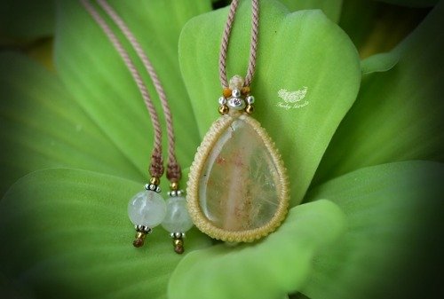 虹色オパールのマクラメネックレス 虹色オパールのマクラメネックレス c19f48f8-c1d9-4ca6-8e5a-