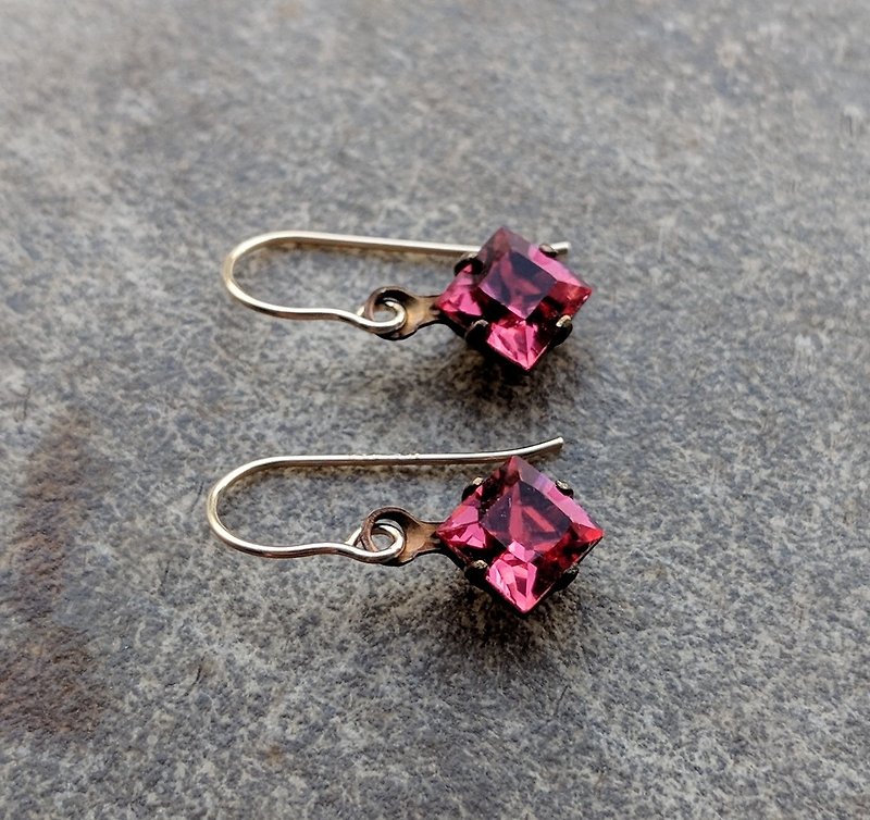 簡約深粉紅古董玻璃耳環 - 耳環/耳夾 - 玻璃 粉紅色