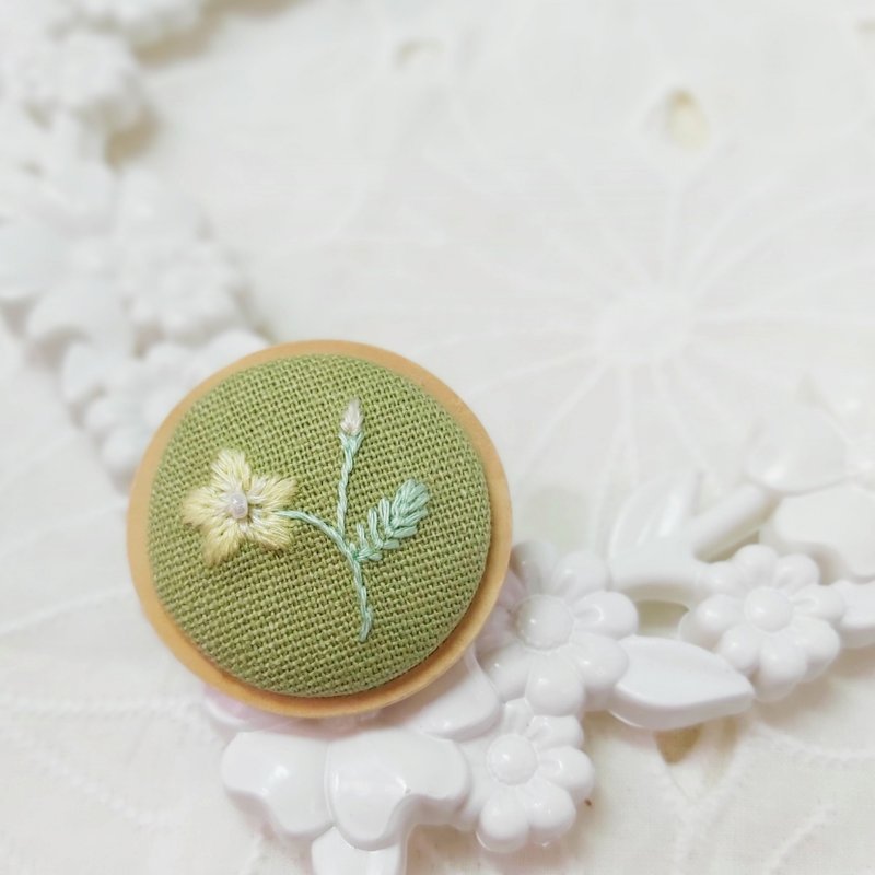 英式手工刺繡珠繡花朵木框胸針 - 心口針/胸針 - 繡線 綠色