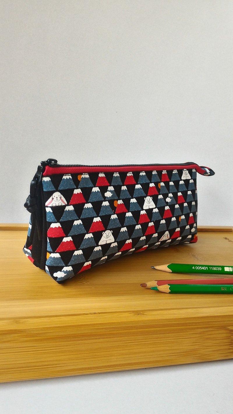 Fuji Mountain and Polar Bear Three-Layer Pencil Bag Graduate Day Exchange Gifts - กล่องดินสอ/ถุงดินสอ - ผ้าฝ้าย/ผ้าลินิน 
