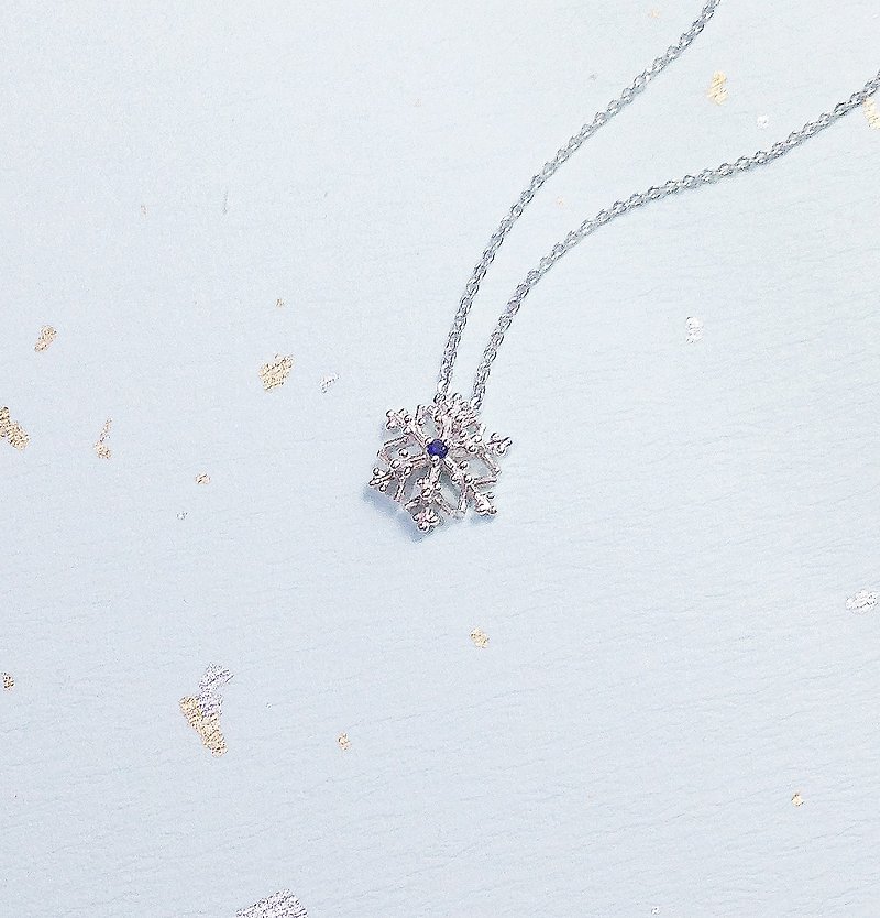 Natural sapphire snowflake necklace hand made of sterling silver silver925 snowflake snow crystal - Necklaces - Sterling Silver Blue