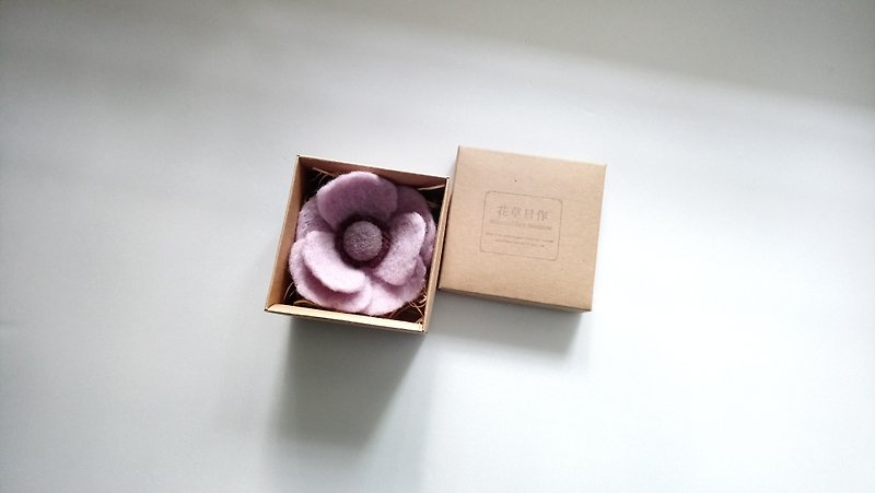 Pulsatilla/wool felt flower pin [Valentine's Day Gift/Birthday Gift] - Brooches - Wool Purple