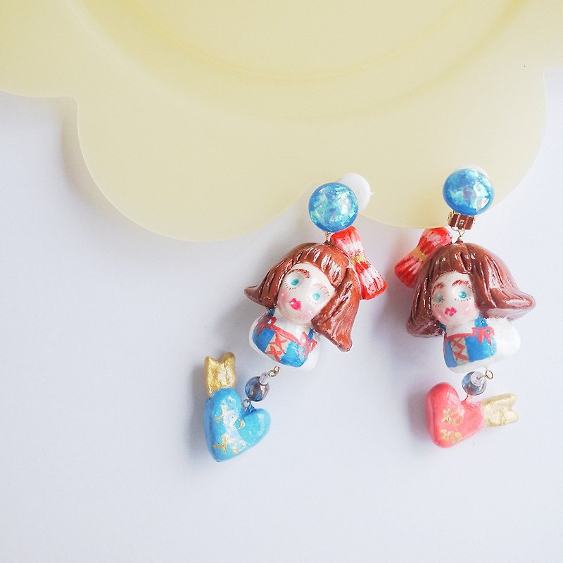 Clay earrings, queen of hearts earrings, ear clips - Earrings & Clip-ons - Paper Multicolor