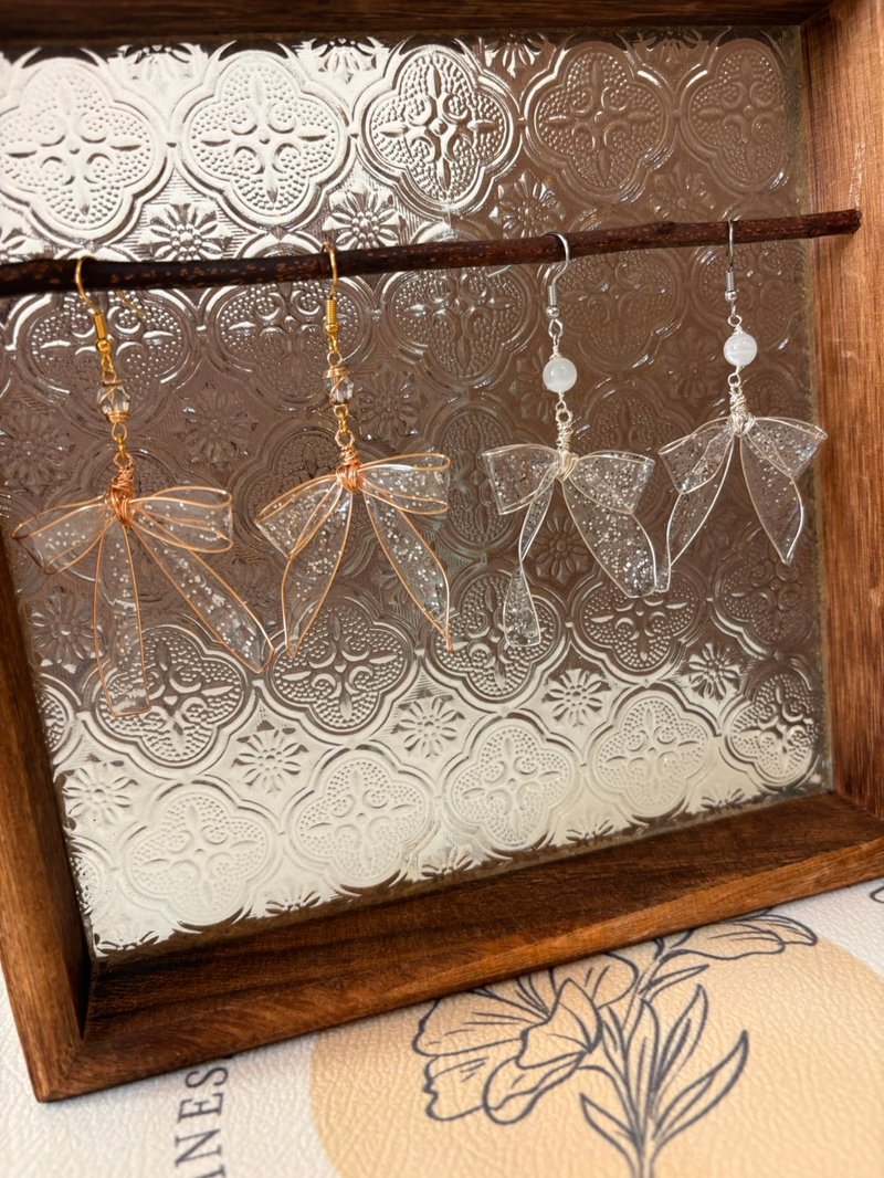 【Shimmering Radiance Butterfly】Crystal Flower x Crystal Earrings - ต่างหู - วัสดุอื่นๆ หลากหลายสี