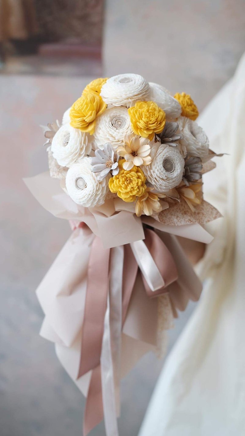 Flora.Artist.Studio Round Bouquet. Sola Bouquet. Birthday Bouquet. Proposal Bouquet - Dried Flowers & Bouquets - Other Materials Yellow