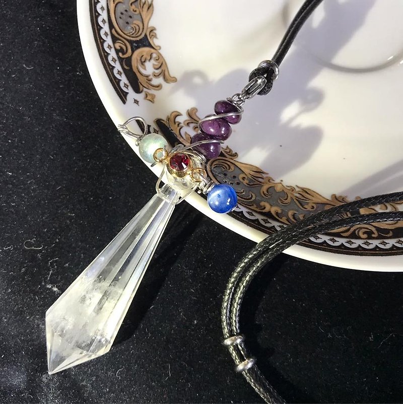 【Lost And Find】Natural quartz  sword necklace - สร้อยคอ - เครื่องเพชรพลอย หลากหลายสี