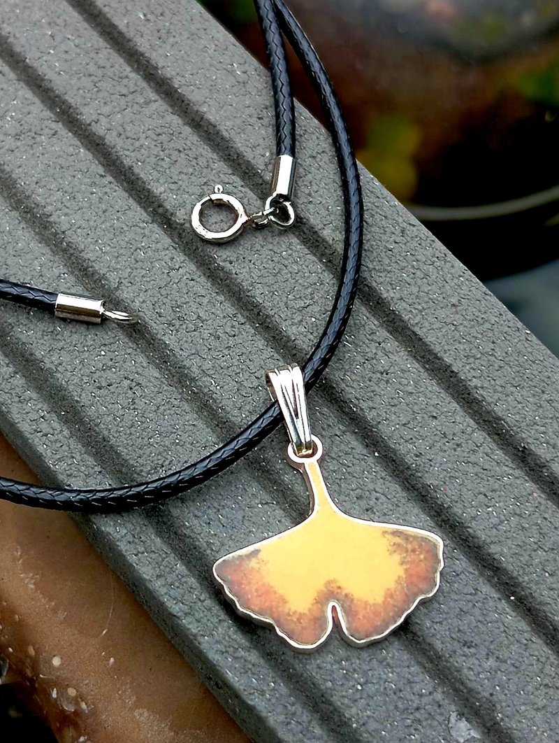 エナメル銀杏ネックレス - ネックレス - 貴金属 