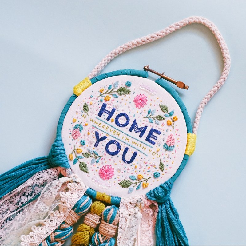 'Home' Hand-embroidered wall decor - 擺飾/家飾品 - 繡線 多色