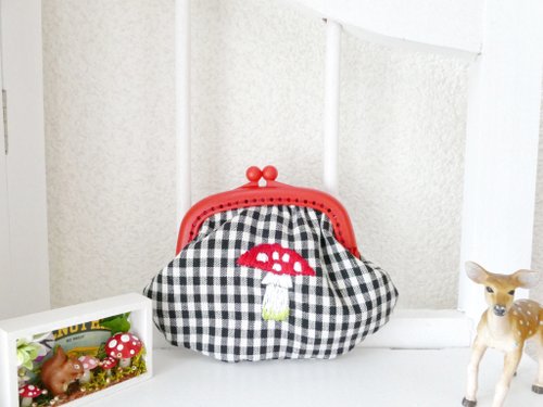 Embroidered embroidery gingham check mushroom