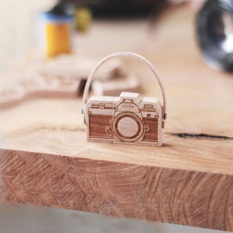 【客製禮物】USB 原木隨身碟 Nikon 時光相機 (含主圖皮繩) - USB 隨身碟 - 木頭 咖啡色
