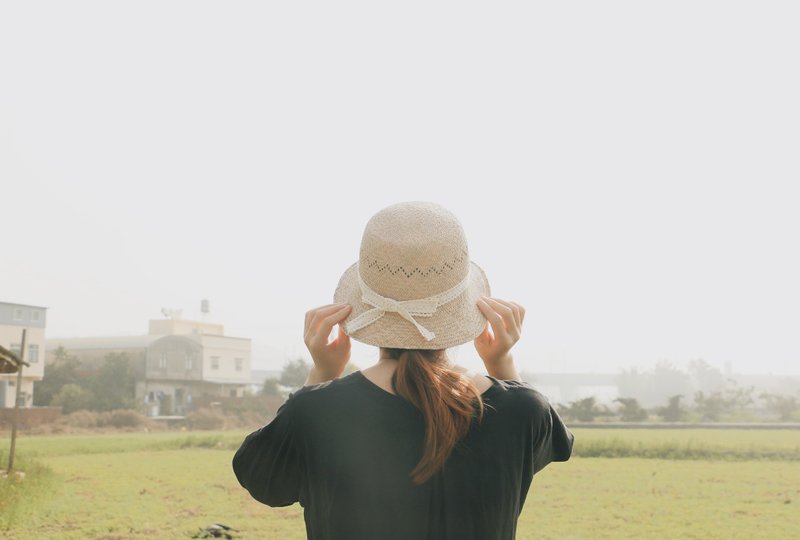 Rush Woven | Elegant Lace Bucket Hat - หมวก - พืช/ดอกไม้ 