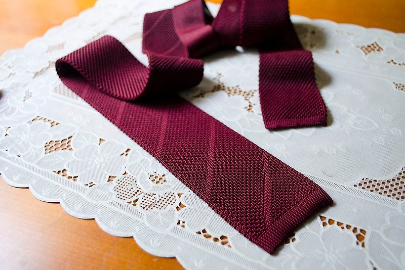 酒紅素面針織窄版平頭領帶 #Vintage #古著 #莞洱 - 領帶/領帶夾 - 聚酯纖維 紅色