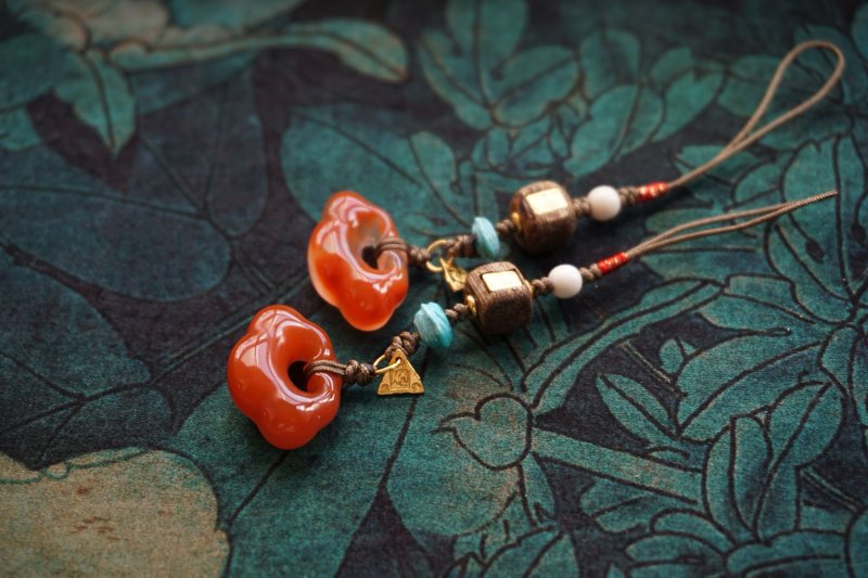 天然南紅如意鎖多寶手機掛鑰匙掛聚財銀鑲奇楠沉香順字牌萬事順遂 - 鑰匙圈/鑰匙包 - 玉石 