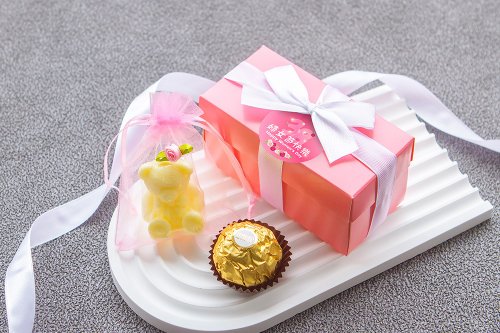 幸福朵朵 婚禮小物 花束禮物 三八婦女節禮物 活動贈品 Pink盒 泰迪熊香皂+金莎 二入禮盒