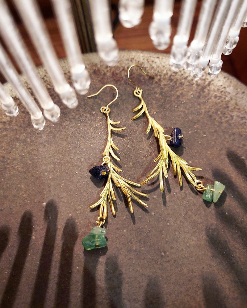 【翡也】輕古典黃銅天然翠玉耳環 (可改夾式) - 耳環/耳夾 - 銅/黃銅 金色