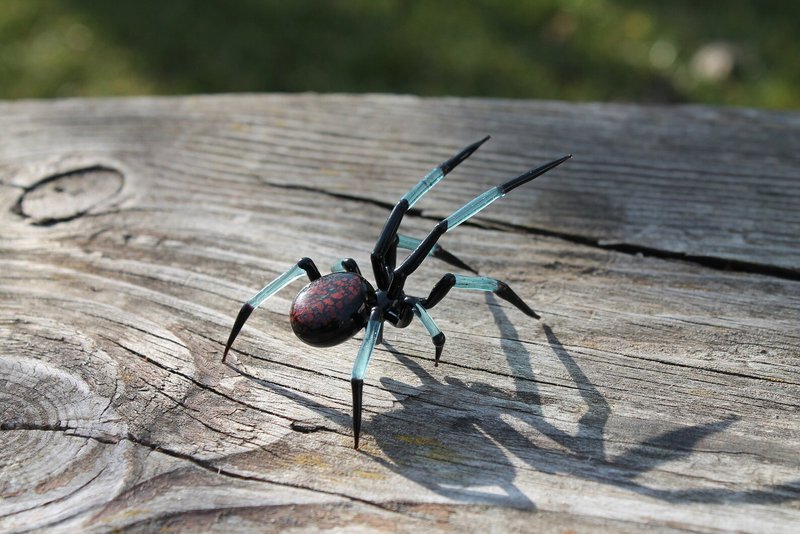 Blue Black Adorable Mini Glass Spider Figurine for Gift Giving and Collecting - งานเซรามิก/แก้ว - แก้ว สีน้ำเงิน