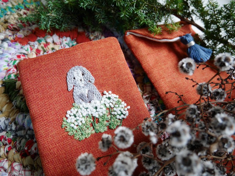 *2023 富足癸卯* 兔年刺繡紅包袋 藍流蘇/深藍流蘇 - 其他 - 繡線 